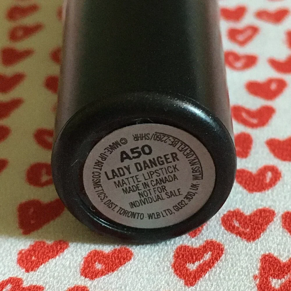 MAC Lady Danger Matte Lipstick NWOT Vivid Bright Coral-Red Full Size 3g - Picture 6 of 7